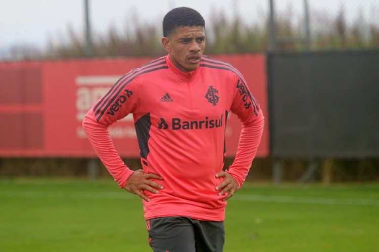 Taison rescinde contrato e deixa o Inter