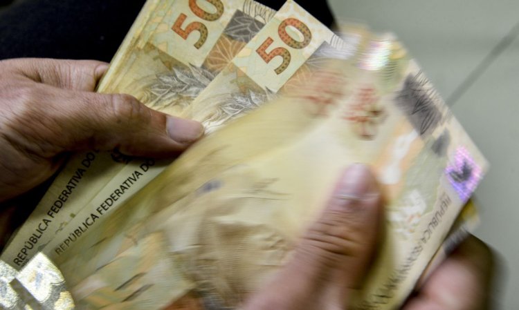 Lula confirma salário mínimo de R$ 1.320 a partir de maio e aumento da isenção de IR para R$ 2.640