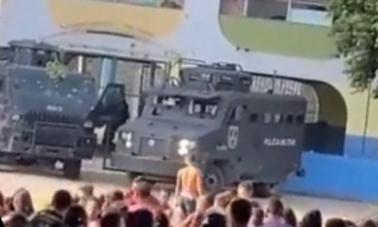 Bandidos invadem escola no Complexo da Maré durante fuga e são capturados em operação do Bope