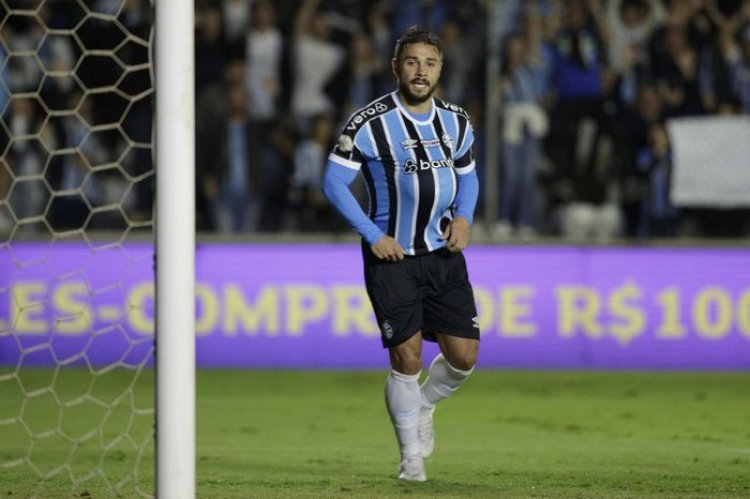 Suaréz isola pênalti, mas Grêmio vence o Santos na estreia do Brasileirão