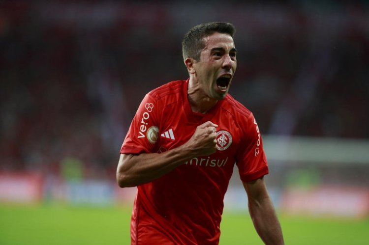 De Pena marca gol histórico, e Inter vence o Goiás no Beira-Rio