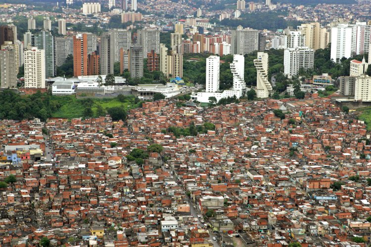 Desigualdade de renda entre mais ricos e mais pobres atinge menor patamar em 11 anos