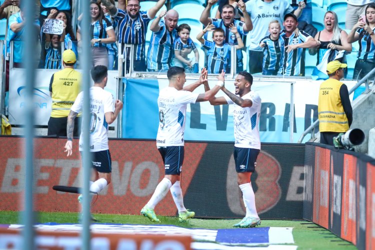 Na Arena, Grêmio vence São Paulo e entra no G4 do Brasileirão