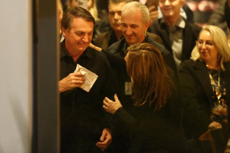 Bolsonaro janta com aliados e empresários na zona norte de Porto Alegre