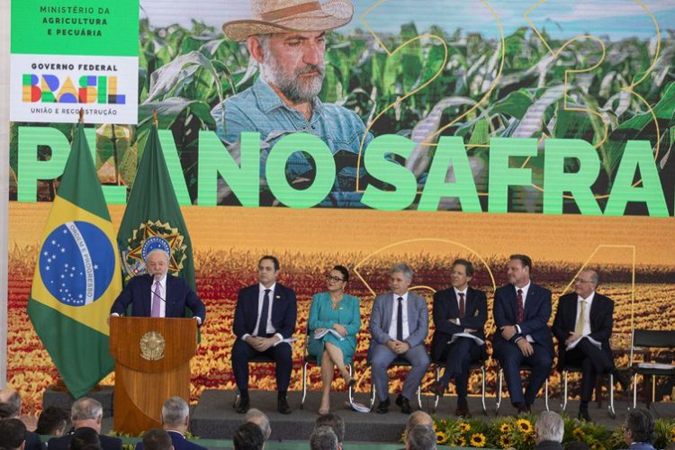 Apesar das taxas de juros praticadas pelo BC, não houve acréscimos de custos ao Plano Safra, diz ministro da Agricultura à CNN
