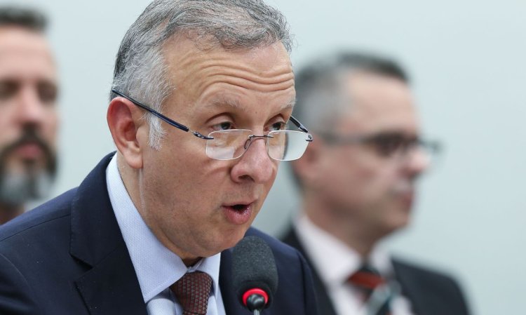 'Não vou entrar em briga de Bolsonaro e Lula nem de ninguém', diz relator da reforma tributária