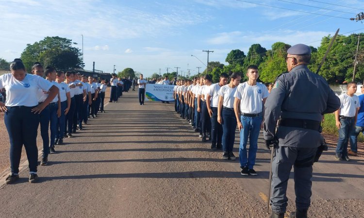Governo decide encerrar programa de escolas cívico-militares