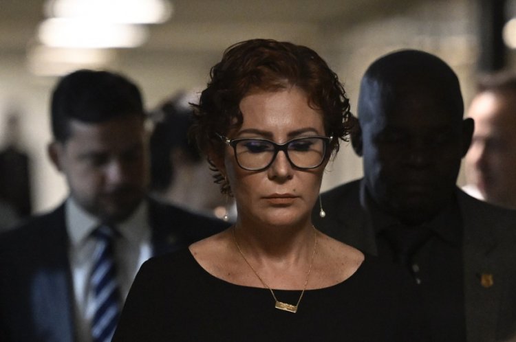Contrato levanta suspeita de que Carla Zambelli teria pagado com dinheiro público o hacker que invadiu sistemas da Justiça