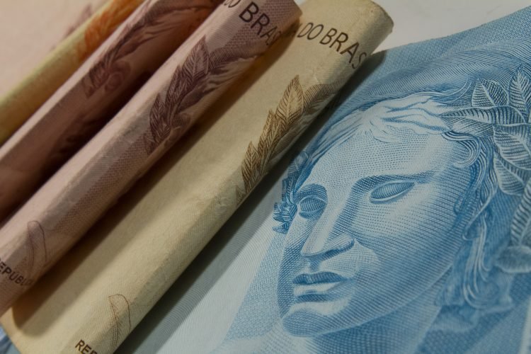 Crescimento do PIB no 2º semestre pode sofrer queda em relação aos primeiros seis meses, aponta economista