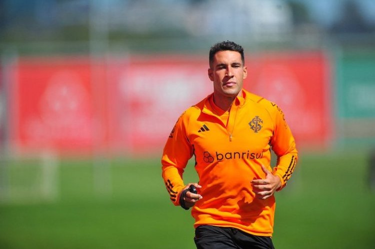 Inter anuncia a contratação do lateral-direito Hugo Mallo