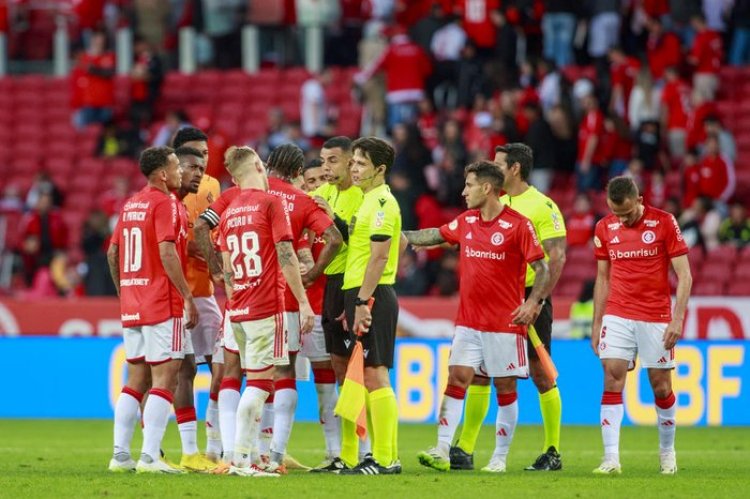 Inter perde no Sul para o Fortaleza e soma 8 jogos sem vencer no Brasileiro