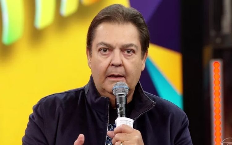 Após transplante, Faustão está sedado e respira com auxílio de ventilação mecânica