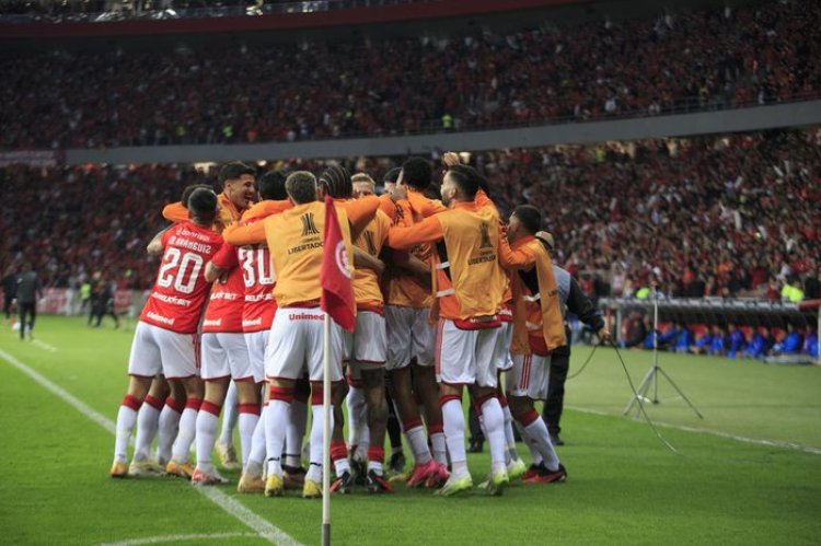 Inter vence Bolívar com dois gols de Valencia e avança à semifinal da Libertadores