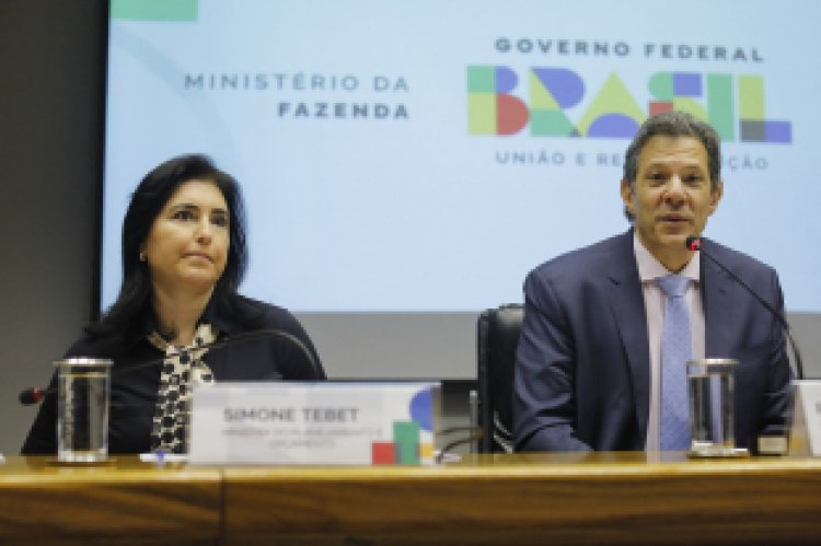 Governo envia PL do orçamento ao Congresso com salário mínimo de R$ 1.421 para 2024